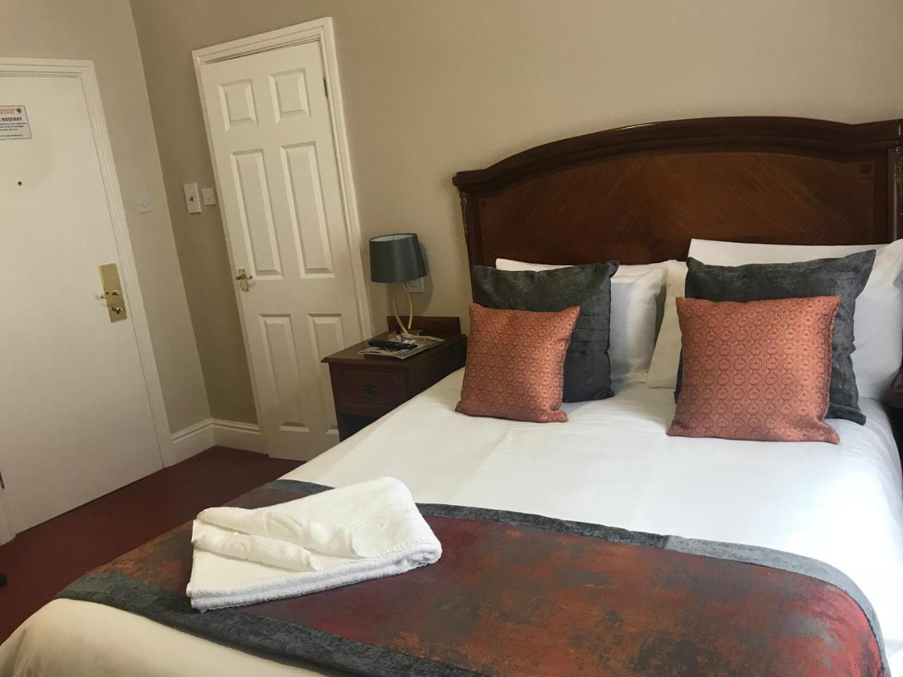 The Atherstone Red Lion Hotel Bagian luar foto
